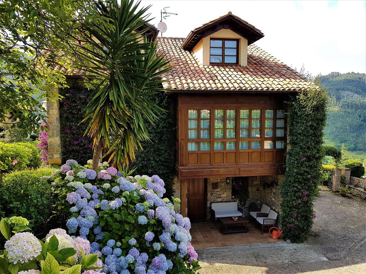 Trisqueles Y Buganvillas Villaviciosa  Buitenkant foto
